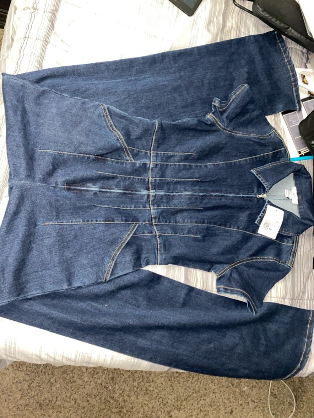 Womens NWT Size Medium Dark Blue Denim Romper Wide Legs & a Front Zip